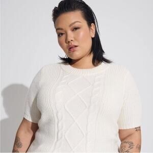 Torrid cream ivory short sleeve chunky cable knit sweater size 0 Large NWT
